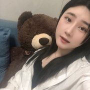 邻家有女黄芳玲，天真无暇惹人爱