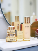 多少岁需要抗初老?郑明明金致焕颜淡纹套组值得推荐