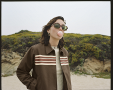 Levi's® x Emma Chamberlain 推出悠然新系列